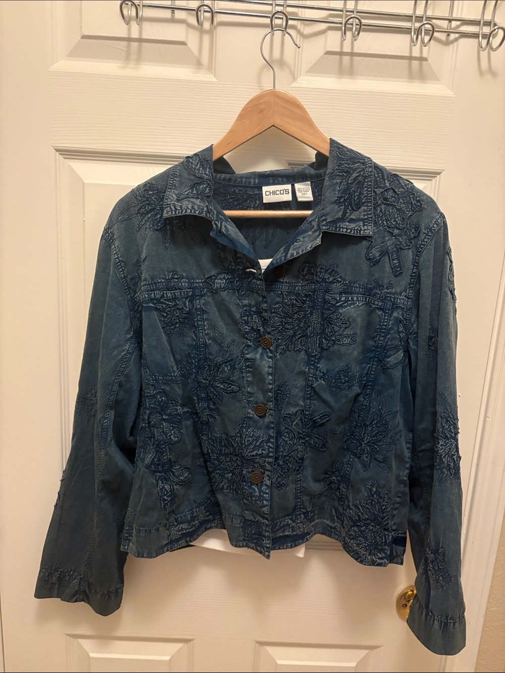 Chico's Teal-Blue Embroidered Button Front Jean Jacket size 2 which is 12-14 A42